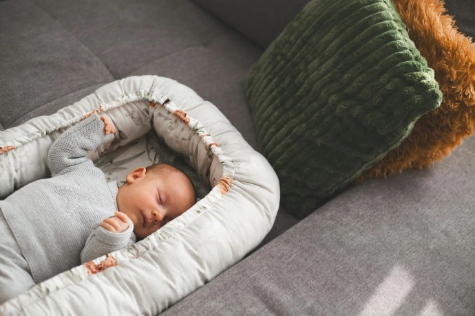 "Bébé endormi – accompagnement sommeil bébé 0 à 2 ans, psychologue Belgique"